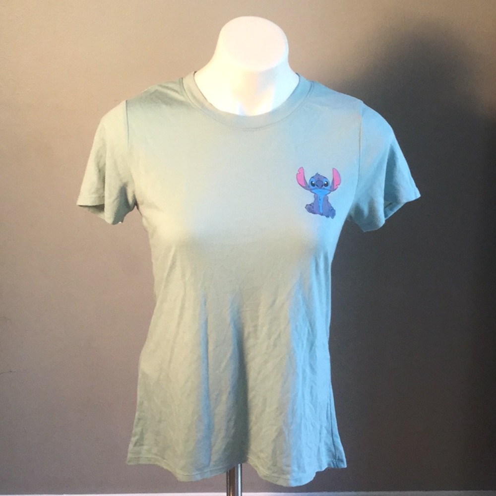 Disney shirt size M